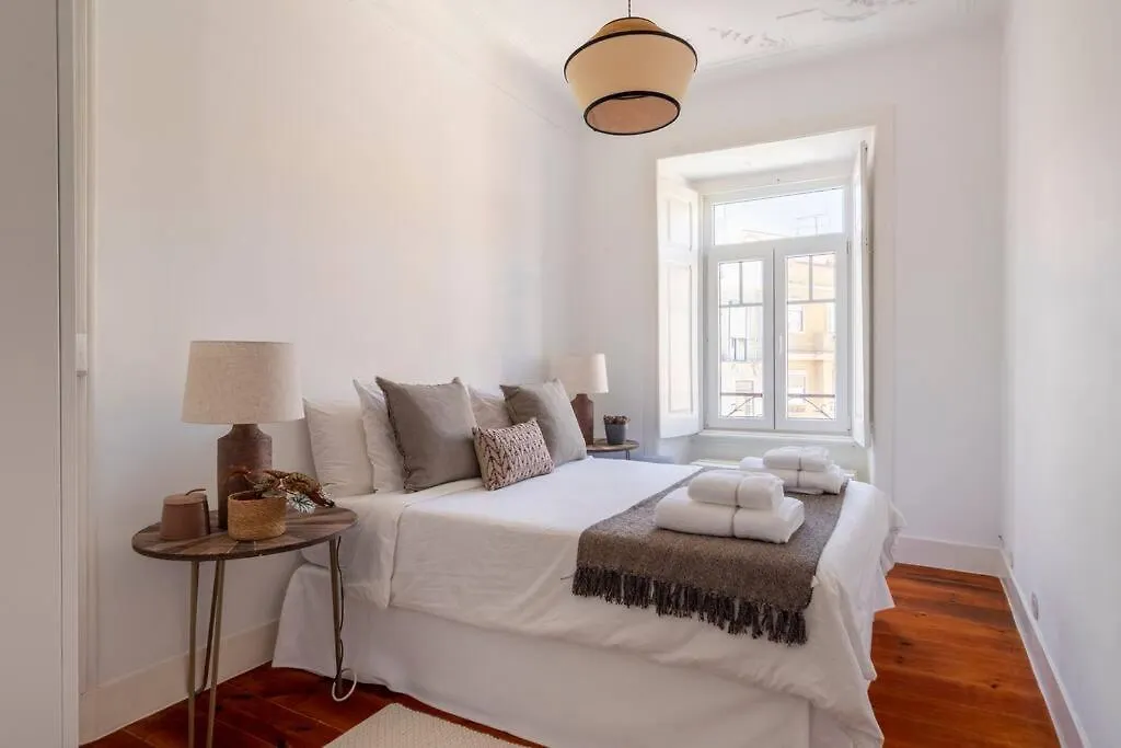 Apartment Casa Das Flores 4Br + Office Space And A/C Lisbon