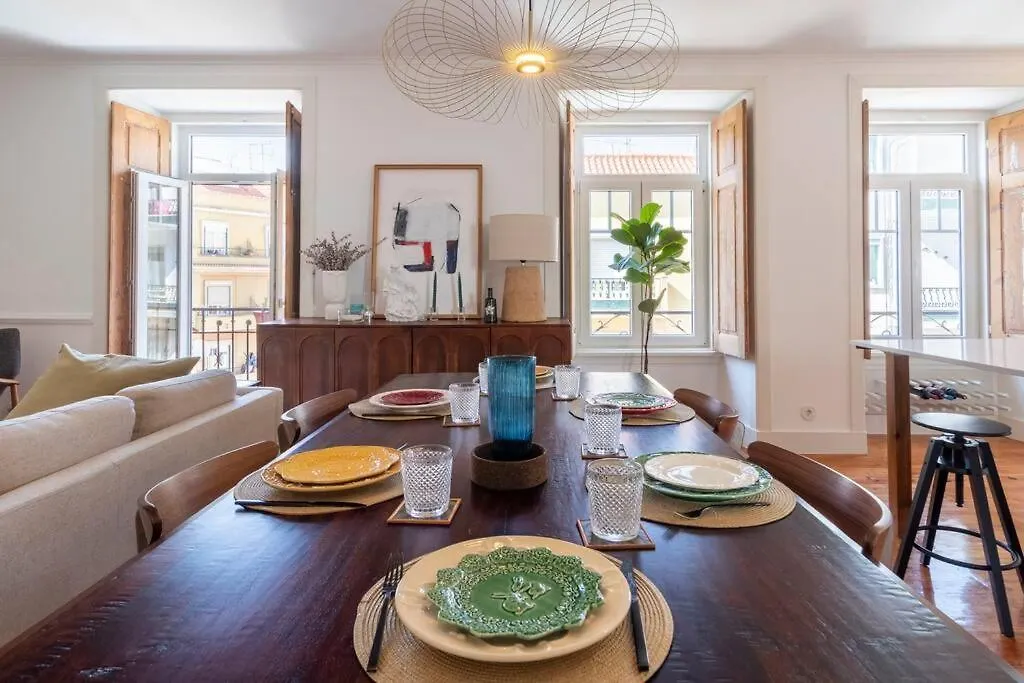 Casa Das Flores 4Br + Office Space And A/C Lisbon Apartment