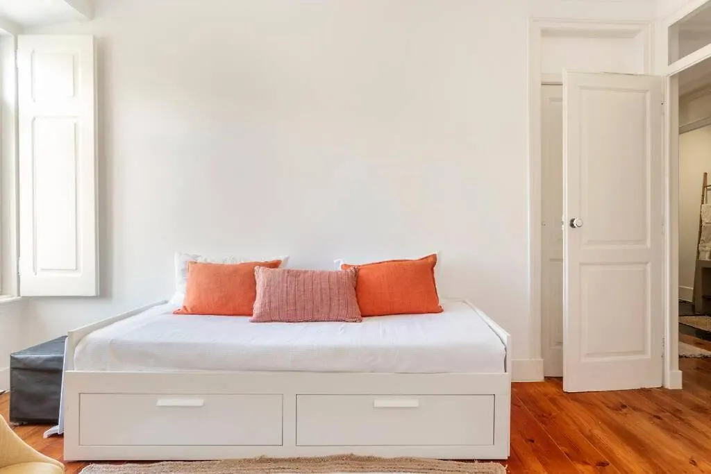 Casa Das Flores 4Br + Office Space And A/C Lisbon 0*,