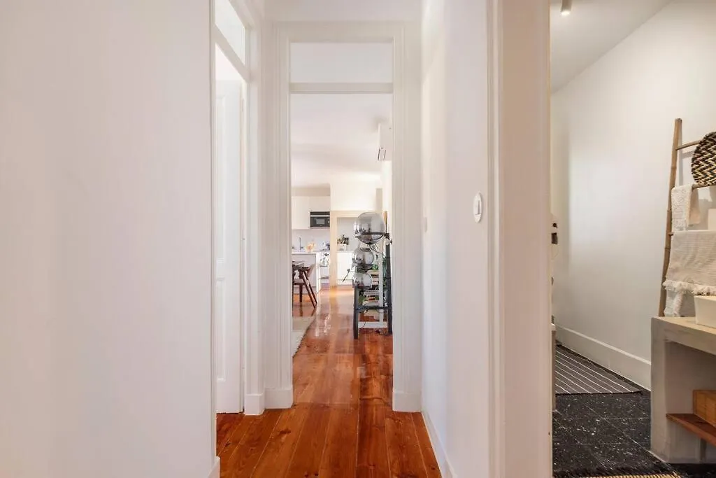 Casa Das Flores 4Br + Office Space And A/C Lisbon Apartment