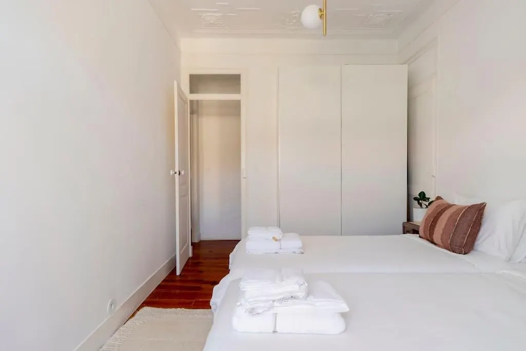 Casa Das Flores 4Br + Office Space And A/C Lisbon 0*,  Portugal