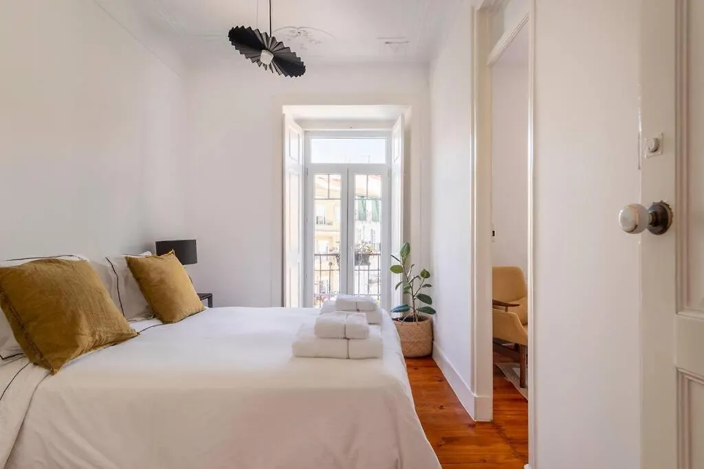 Casa Das Flores 4Br + Office Space And A/C Lisbon 0*,  Portugal