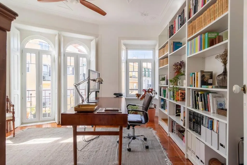 Daire Casa Das Flores 4Br + Office Space And A/C Lisboa